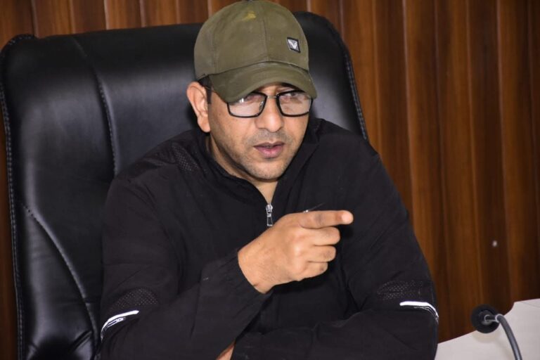 गंगोत्री-यमुनोत्री मार्ग पर बिना फिटनेस और ओवरलोड वाहनों पर कसेगा शिकंजा, DM के सख्त निर्देश