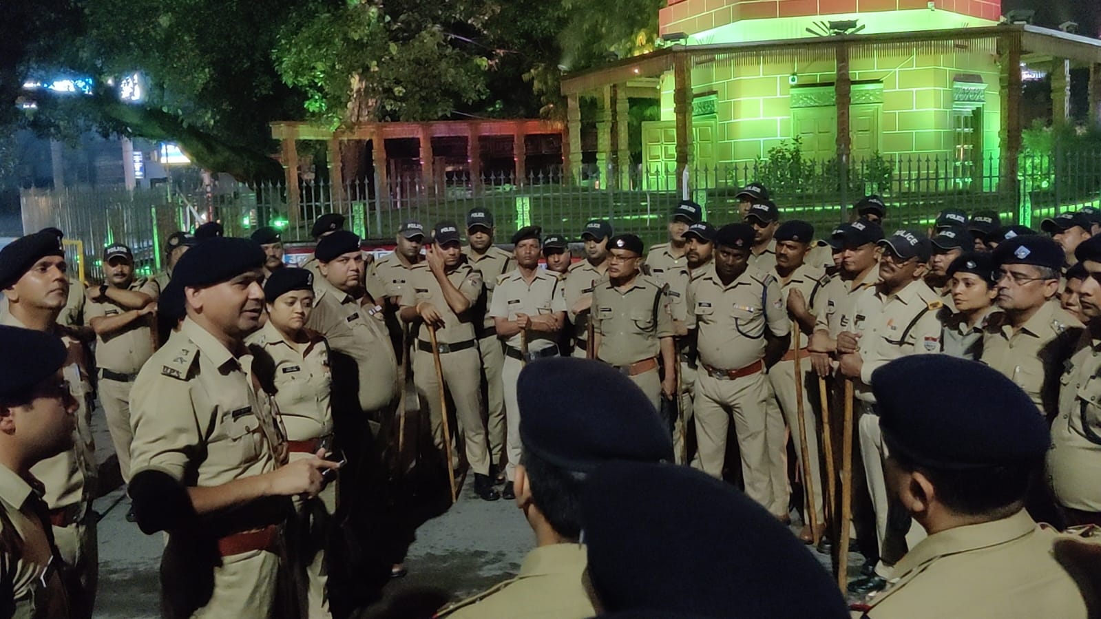 वीकेंड पर दून पुलिस का ‘नाइट स्ट्राइक’ अभियान, 500 से अधिक लोगों से पूछताछ