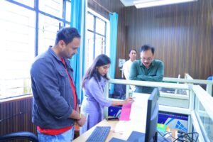 विकास भवन का डीएम स्वाति एस. भदौरिया ने किया निरीक्षण, लंबित मामलों के शीघ्र निस्तारण के निर्देश