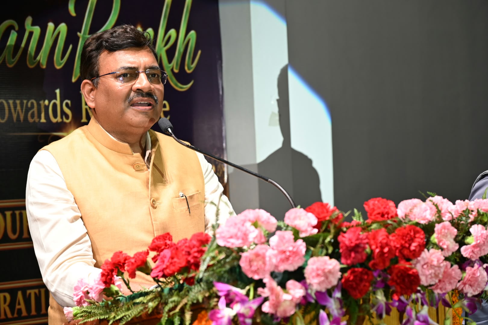 मुख्य सचिव आनंद वर्द्धन बोले- तकनीकी युग में साहित्य की भूमिका और भी महत्वपूर्ण