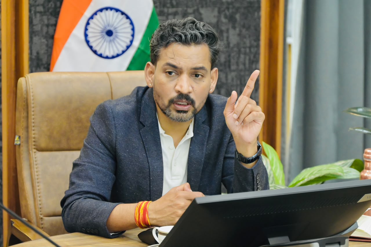 बार एसोसिएशन भवन की डिजाइन और निर्माण योजना पर डीएम ने दिए जरूरी निर्देश