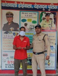 अवैध चाकू के साथ 01 हिस्ट्रीशीटर आरोपी को दून पुलिस ने किया गिरफ्तार