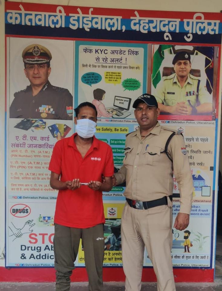 अवैध चाकू के साथ 01 हिस्ट्रीशीटर आरोपी को दून पुलिस ने किया गिरफ्तार