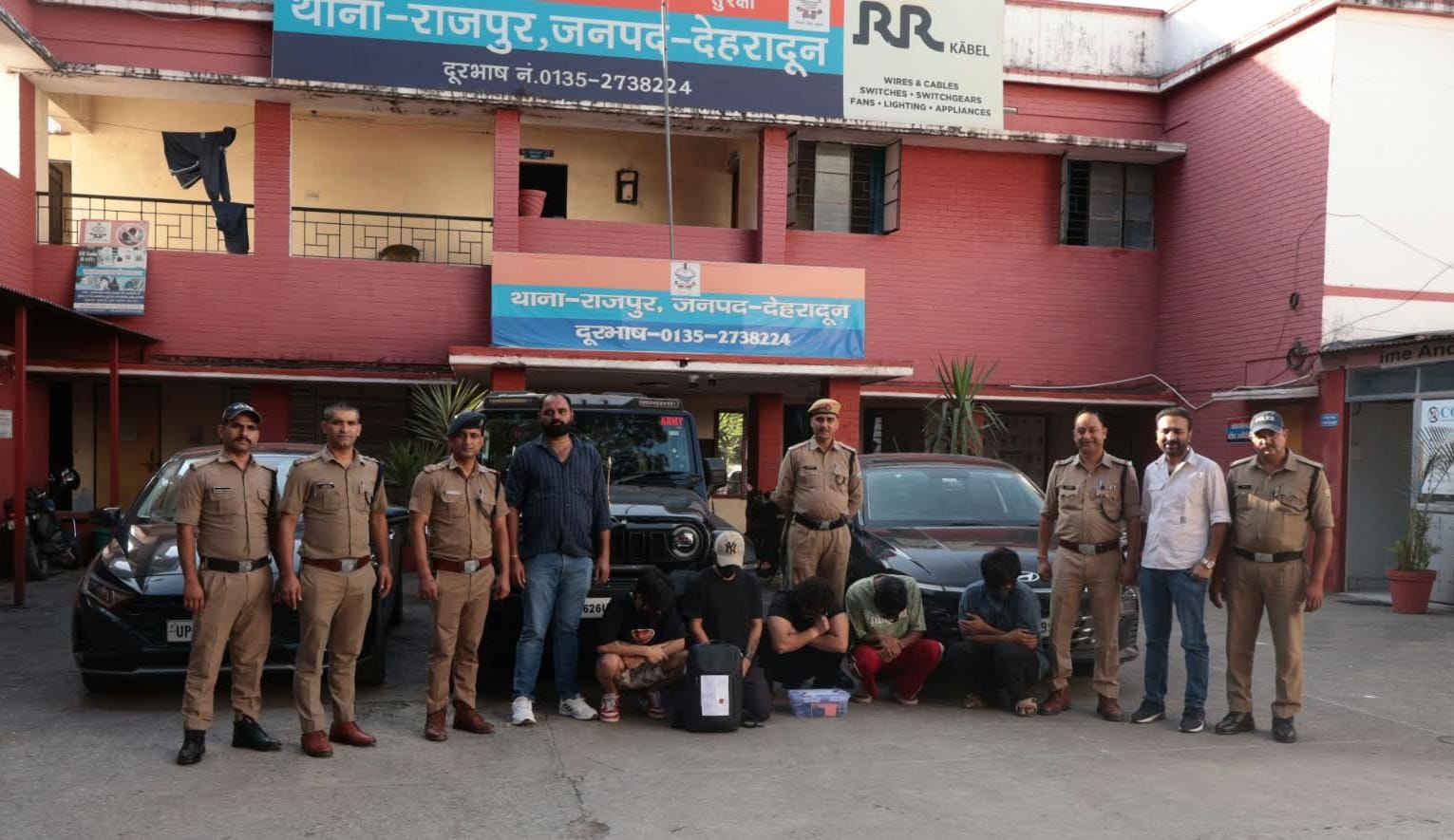 मोबाइल/लैपटॉप में एंटीवायरस एप को बेचने के नाम पर विदेशियों से ठगी करने वाले गिरोह आया दून पुलिस की गिरफ्त में